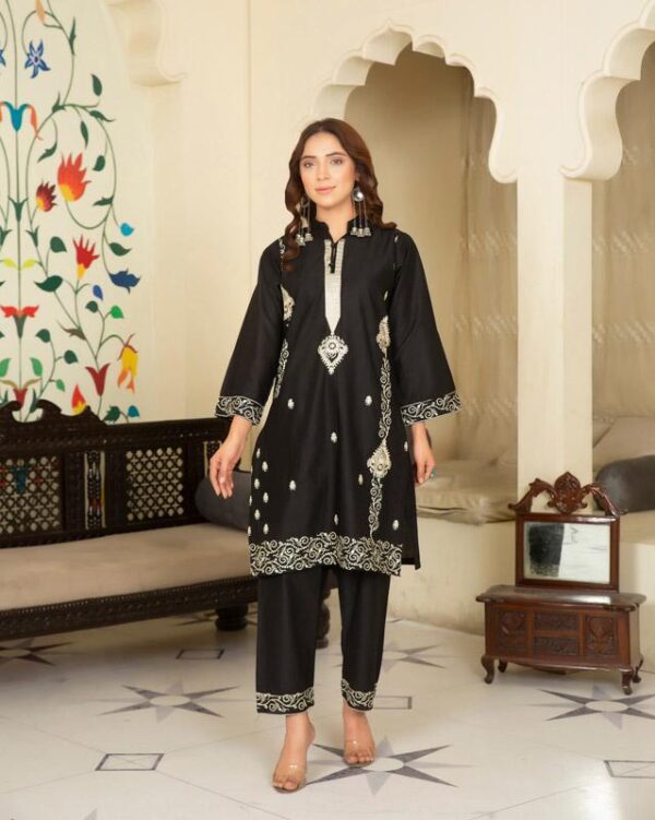 Summer Breeze: Lawn Embroidered Kurta 2 Piece Suit for Classic Appeal - Image 2