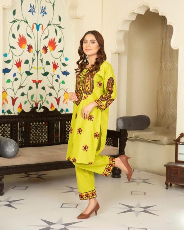 Sunny Serenade: Lawn Embroidered Kurta 2 Piece Suit with Classic Allure - Image 3