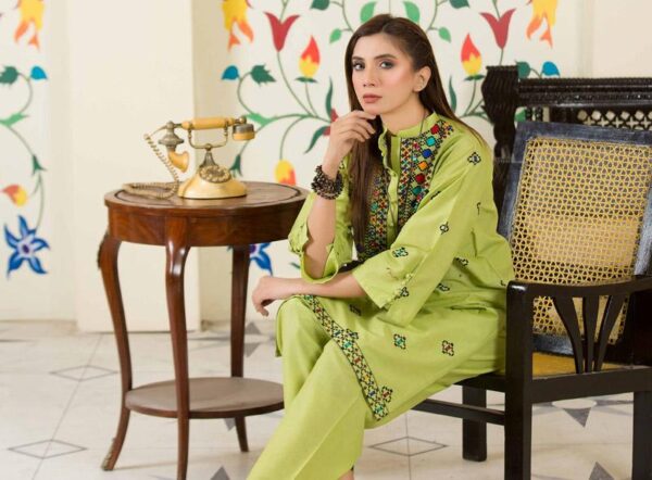 Summer Breeze: Lawn Embroidered Kurta 2 Piece Suit for Classic Appeal - Image 3