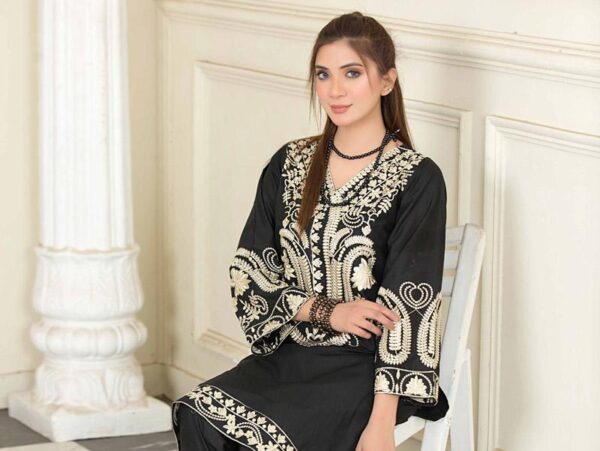 Soothing Serenity: Lawn Embroidered Kurta 2 Piece Suit for Classic Sophistication - Image 2